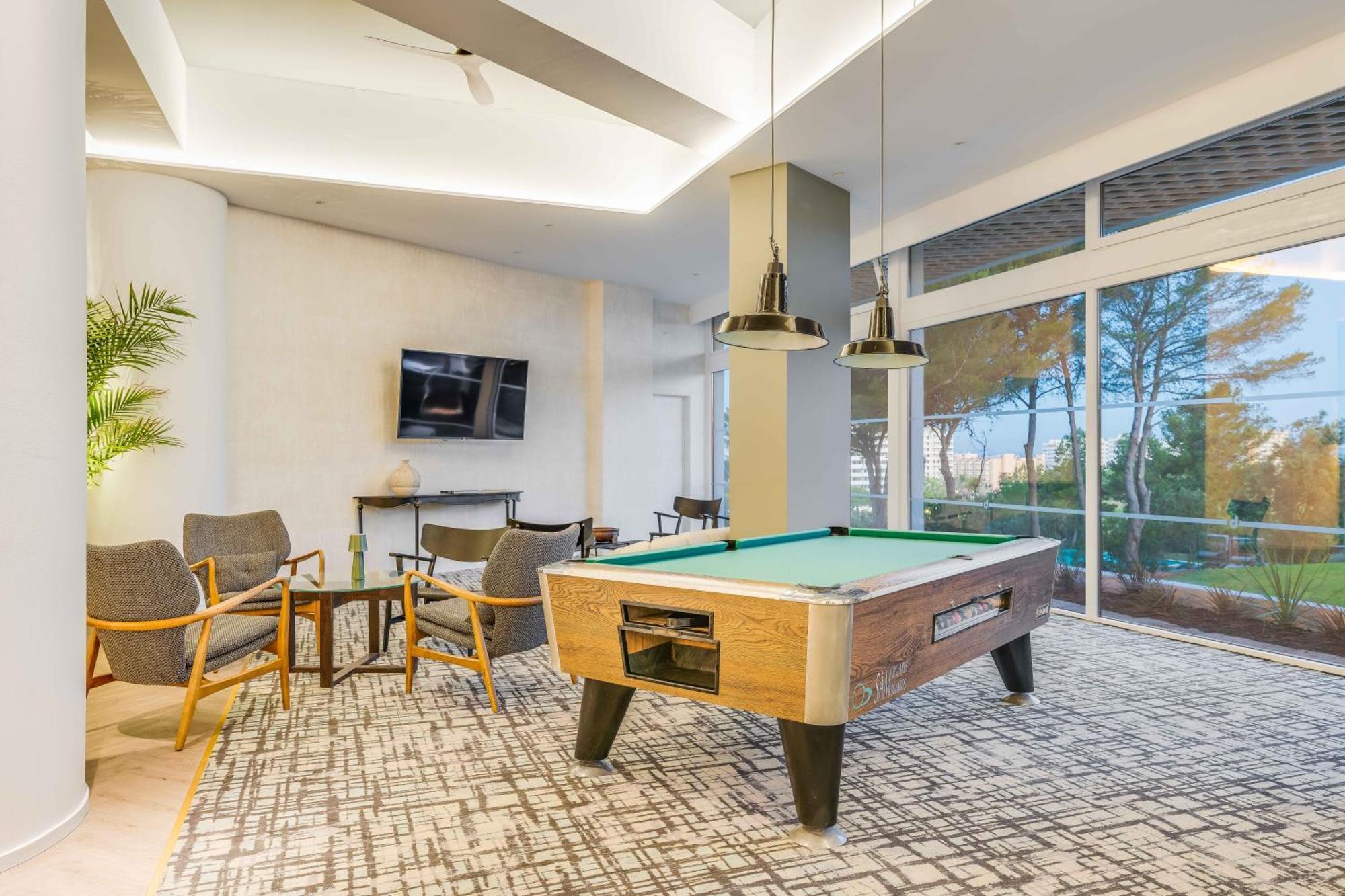 Pestana Blue Alvor Beach Exterior photo The game room at the clubhouse